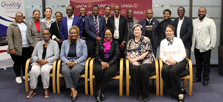 Peer review Panel and Unisa Management_teaser.jpg